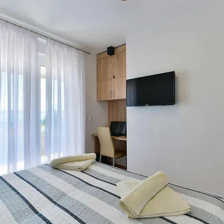 Modern Futura With Pool Vila *