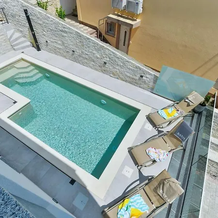 Modern Futura With Pool Vila *