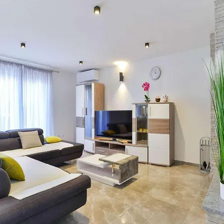 Villa Modern Futura With Pool