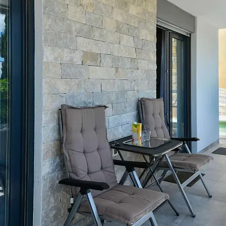 Modern Futura With Pool Maslenica