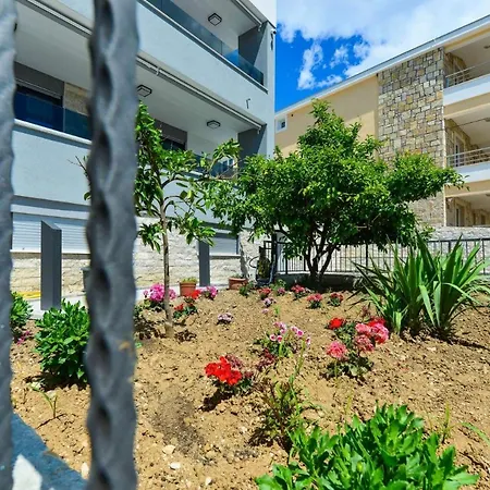 Modern Futura With Pool Maslenica