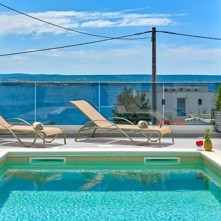 Vila Modern Futura With Pool