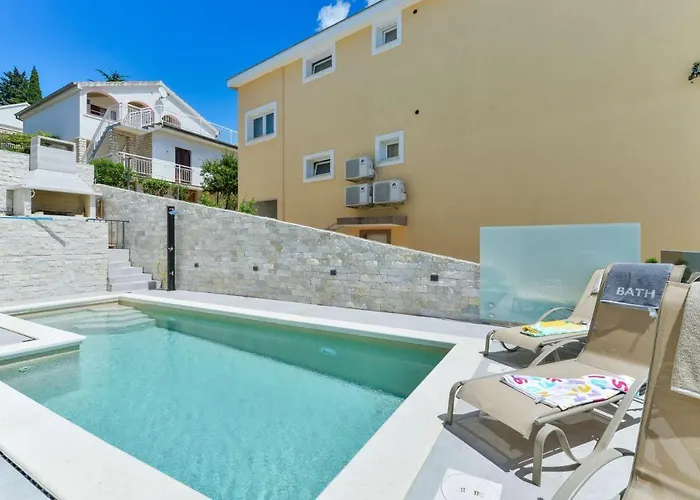 Modern Futura With Pool *