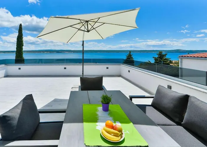 Modern Futura With Pool * Maslenica