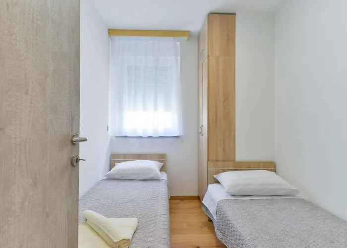Modern Futura With Pool Maslenica