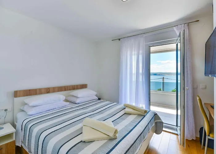 Modern Futura With Pool Maslenica