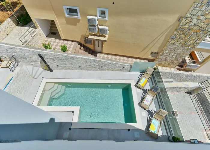 Modern Futura With Pool *
