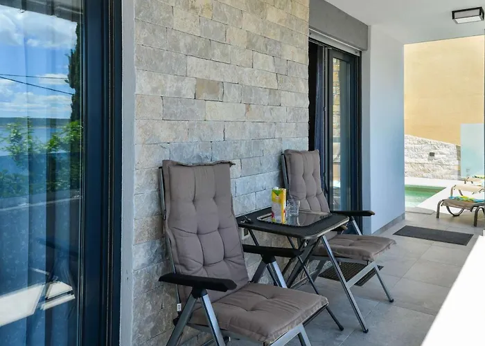 Modern Futura With Pool Maslenica