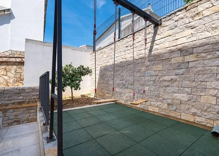 Modern Futura With Pool Maslenica