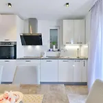 Modern Futura With Pool Maslenica