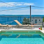 فيلة Modern Futura With Pool