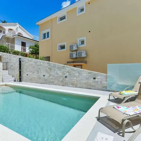 Modern Futura With Pool *