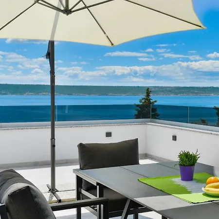 Modern Futura With Pool * Maslenica