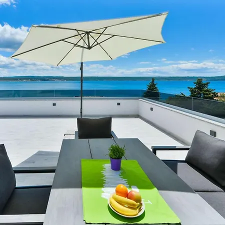 Modern Futura With Pool * Maslenica