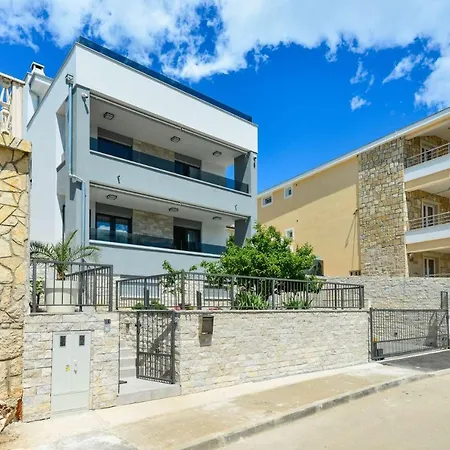 فيلة Modern Futura With Pool