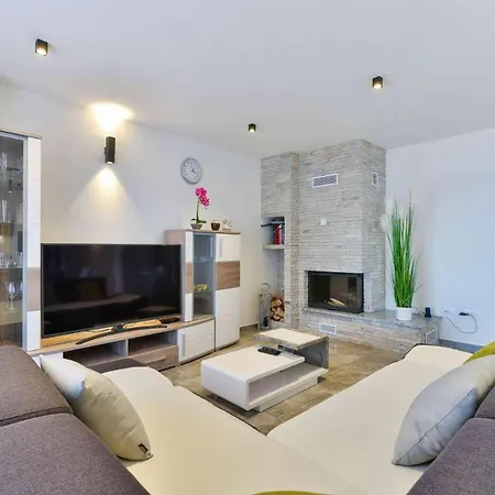 Villa Modern Futura With Pool Maslenica