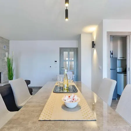 Modern Futura With Pool *