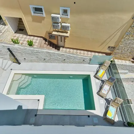 Modern Futura With Pool *