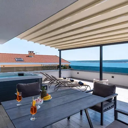 Modern Futura With Pool * Maslenica