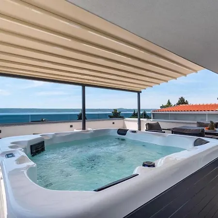 Modern Futura With Pool * Maslenica