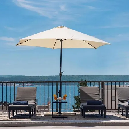 Modern Futura With Pool فيلة